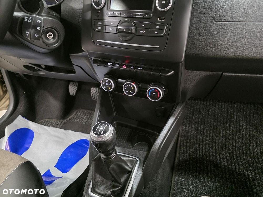 Dacia Duster 1.6 SCe Essential - 20