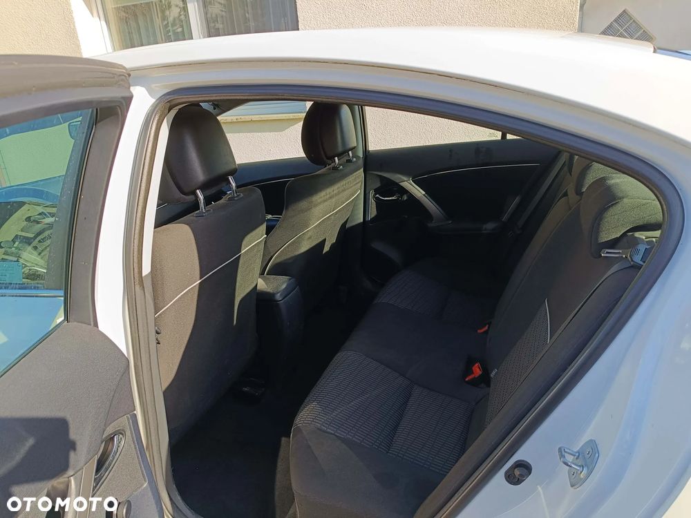 Toyota Avensis 2.0 D-4D Active - 10
