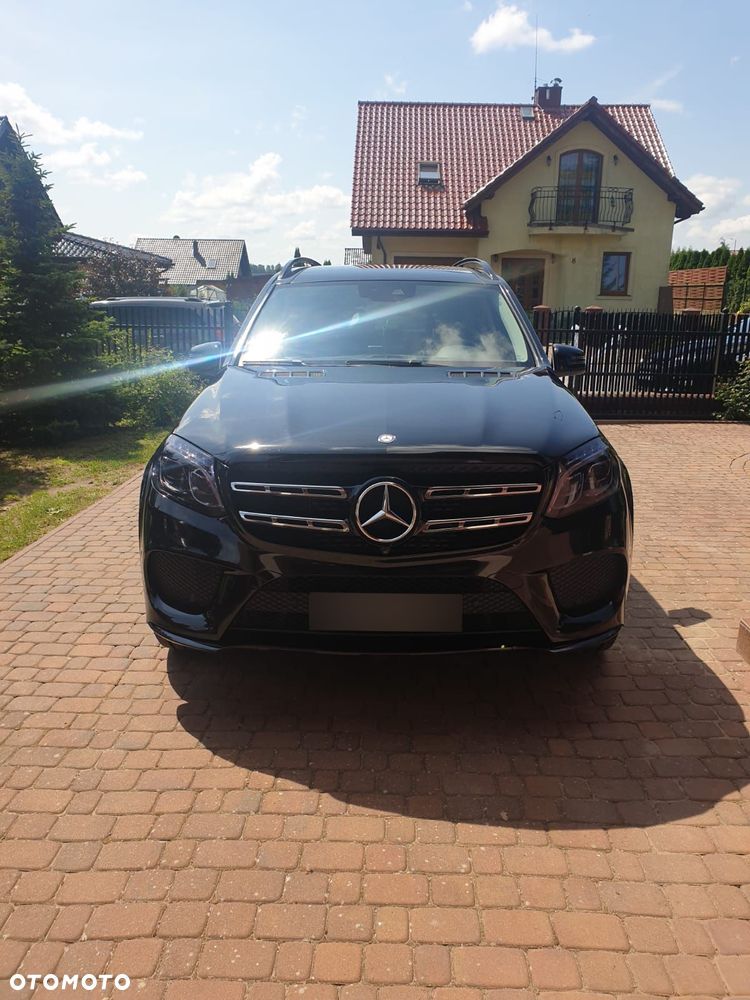 Mercedes-Benz GLS - 1