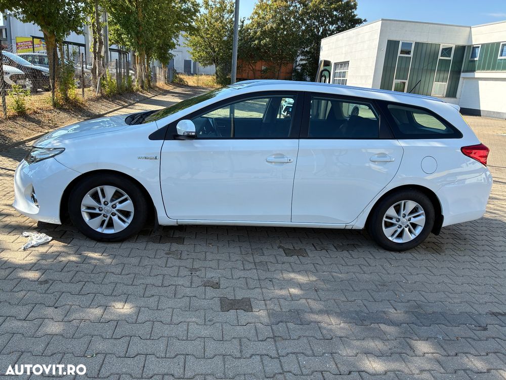 Toyota Auris 1.8 L VVT-i Luna - 2