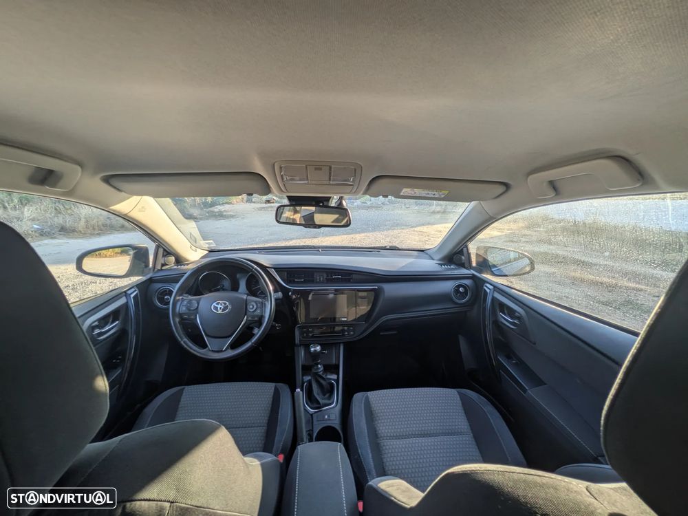 Toyota Auris 1.4 D-4D Com. +P.Techno+P.Sport - 5