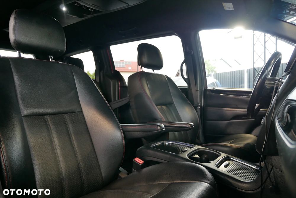 Dodge Grand Caravan - 11