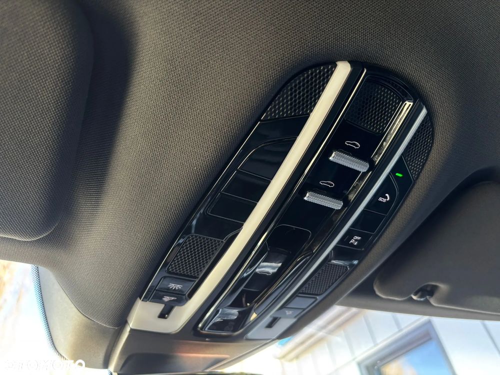 Porsche Panamera 4 Platinum Edition - 26