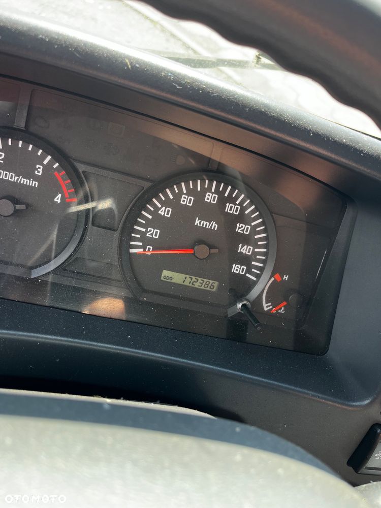Isuzu NMR85 - 12