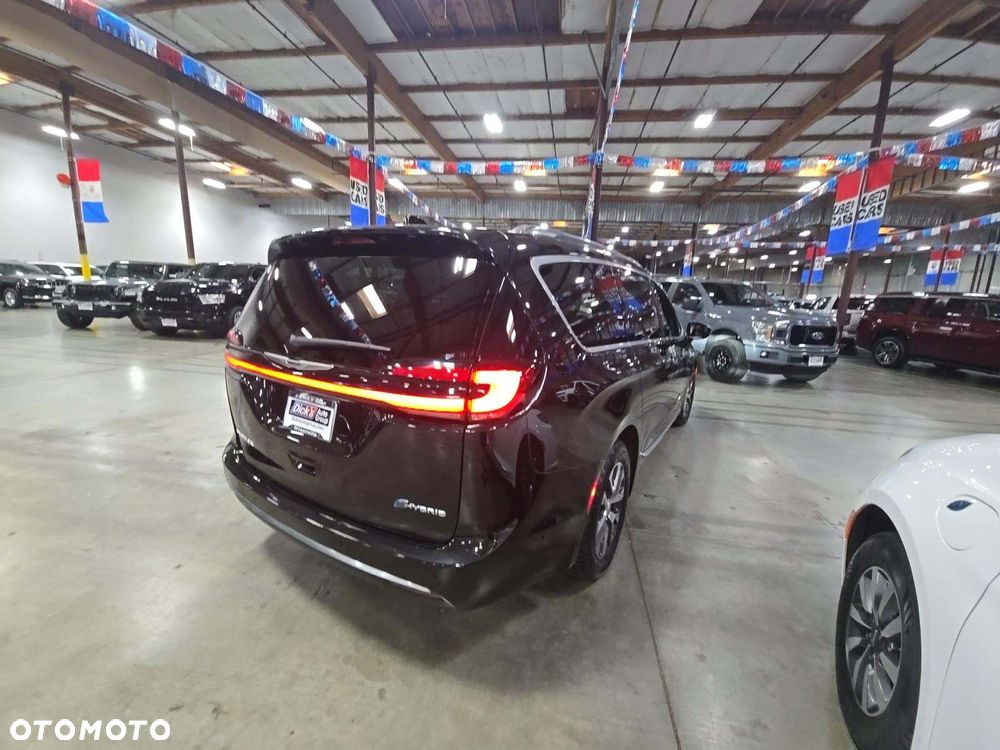 Chrysler Pacifica - 3