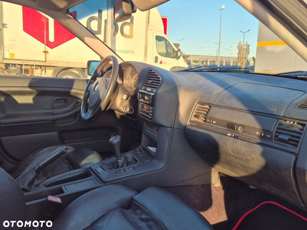 BMW Seria 3 320i - 8