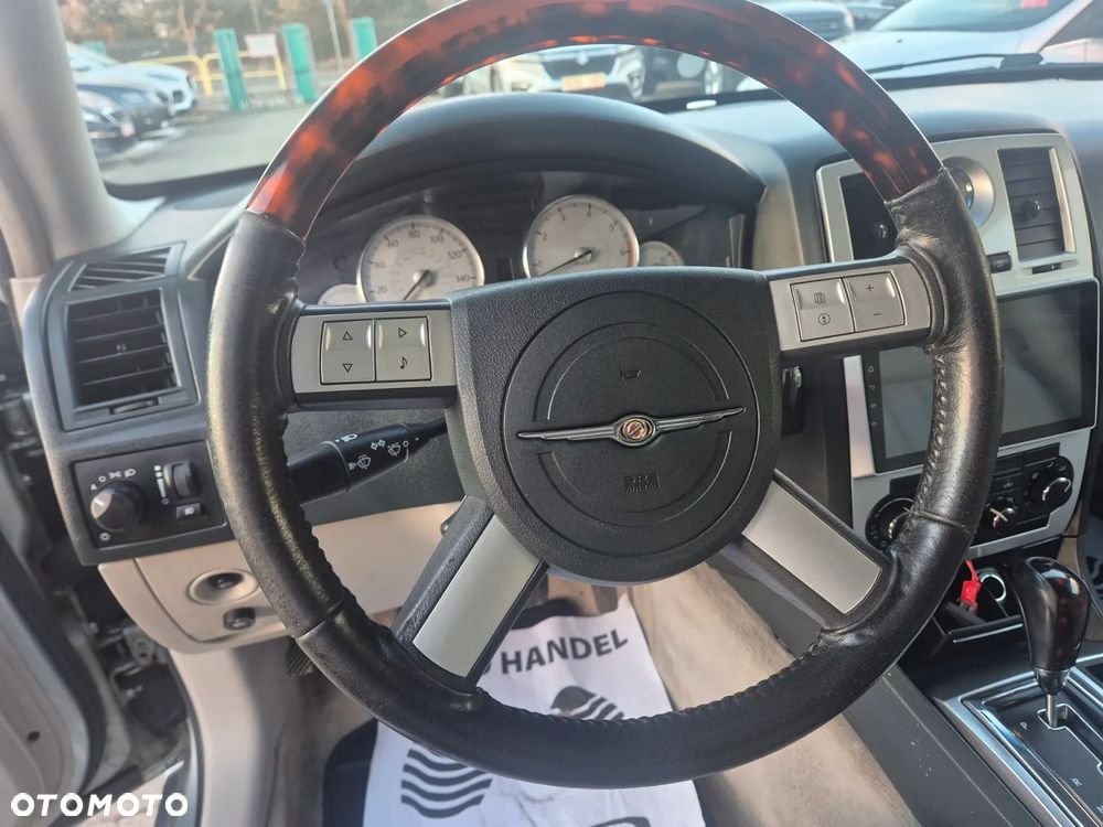 Chrysler 300C 5.7 V8 Hemi - 15