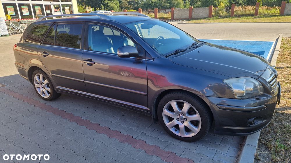 Toyota Avensis - 1