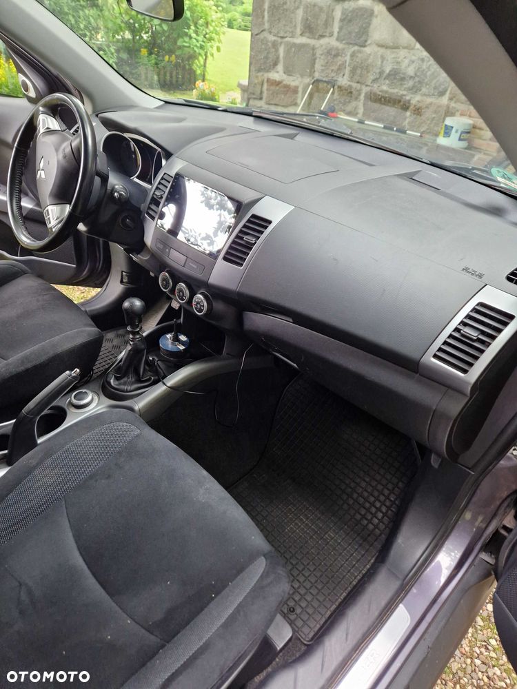 Mitsubishi Outlander - 8