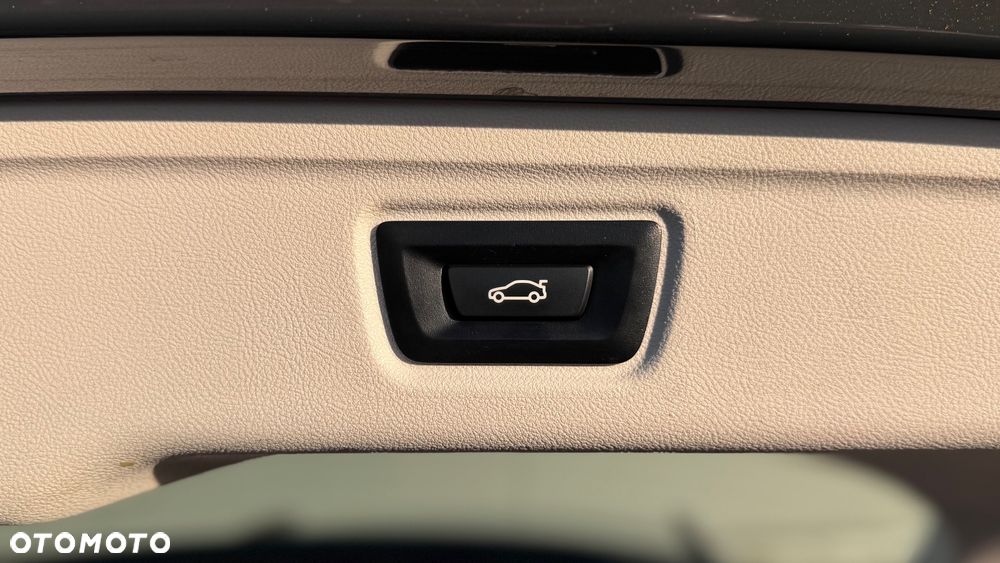 BMW Seria 3 318d Sport Line Shadow - 22