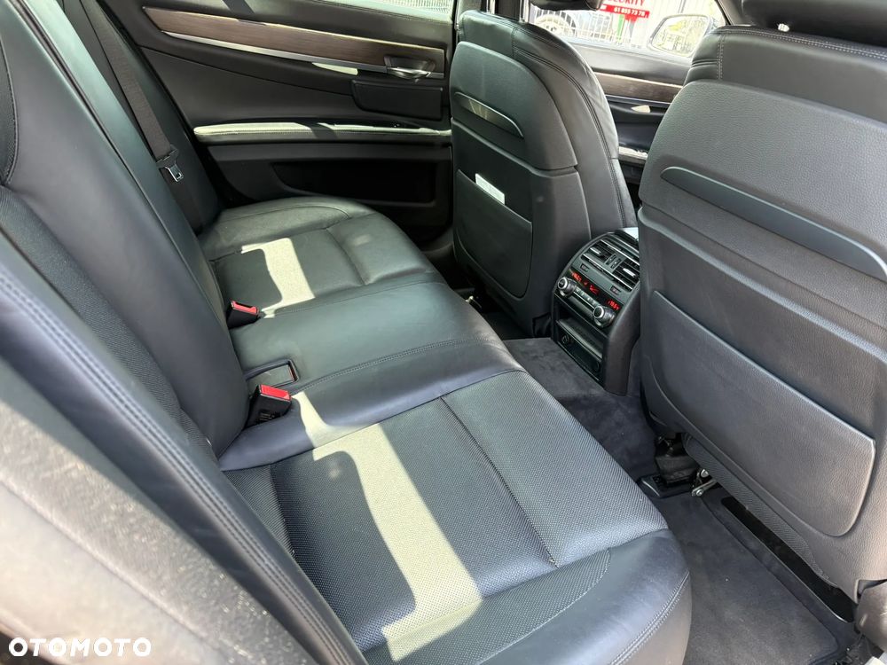 BMW Seria 7 730d - 29