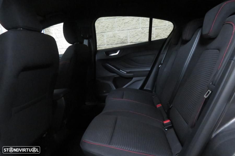 Ford Focus 1.0 EcoBoost MHEV ST-Line X - 25