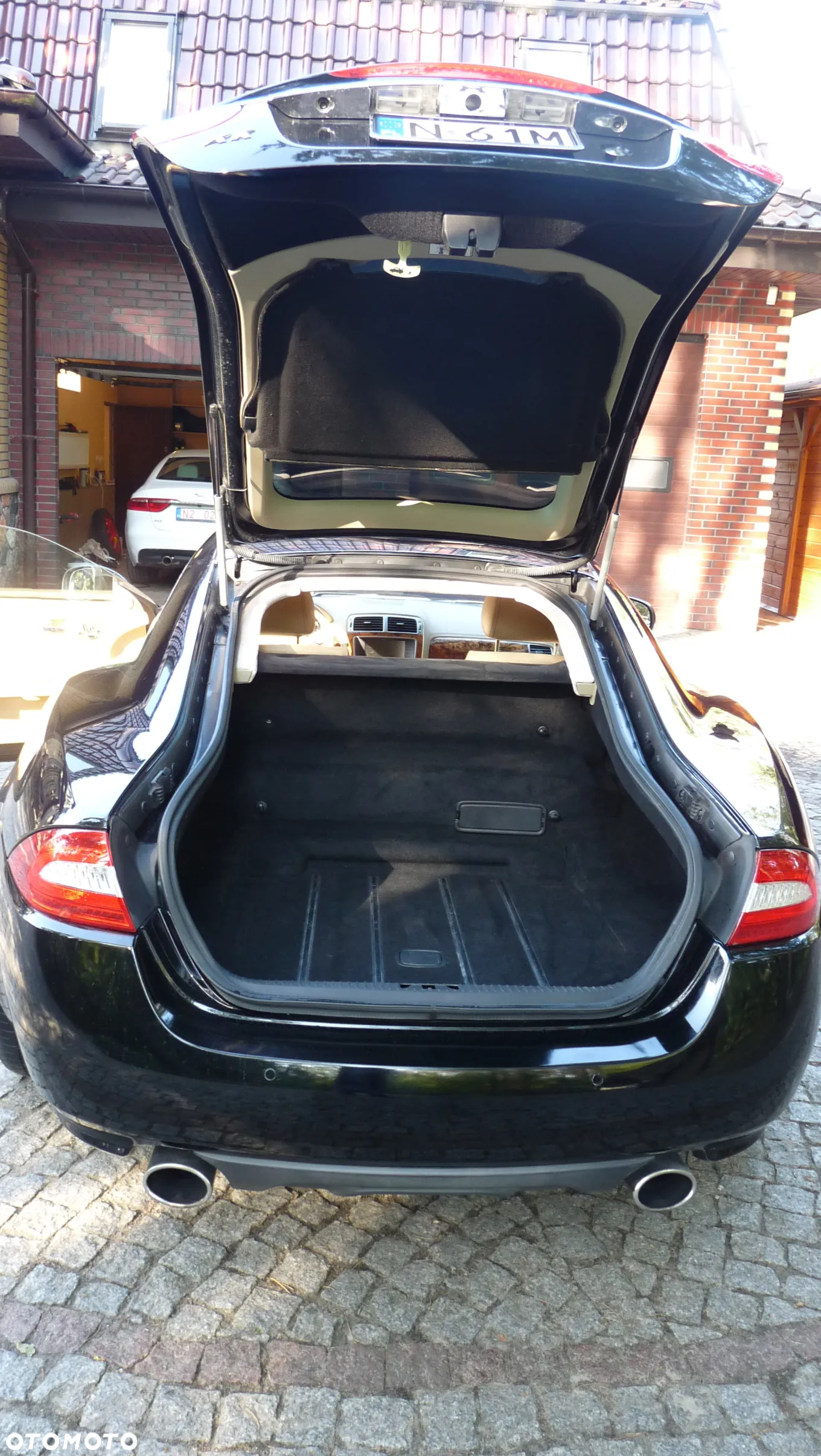Jaguar XK 5.0 Coupe Portfolio - 11