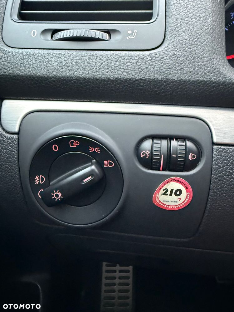 Volkswagen Golf 2.0 GTI DSG - 29