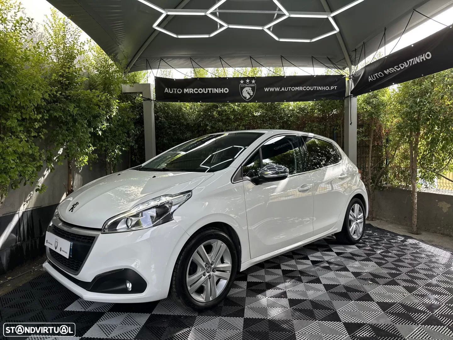 Peugeot 208 1.2 PureTech Allure EAT6 - 2