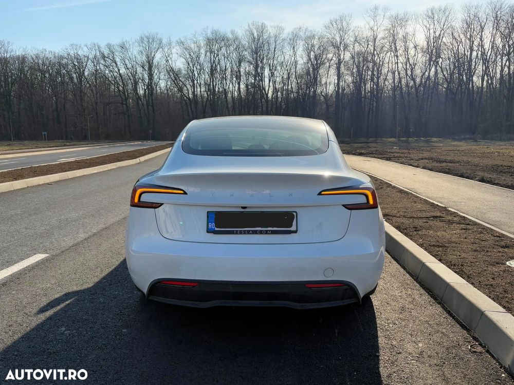 Tesla Model 3 - 3