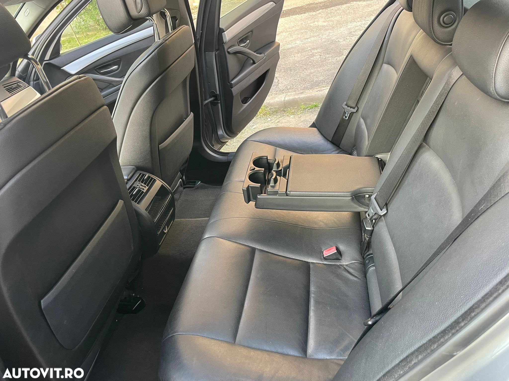 BMW Seria 5 520d Touring Aut. Modern Line - 2