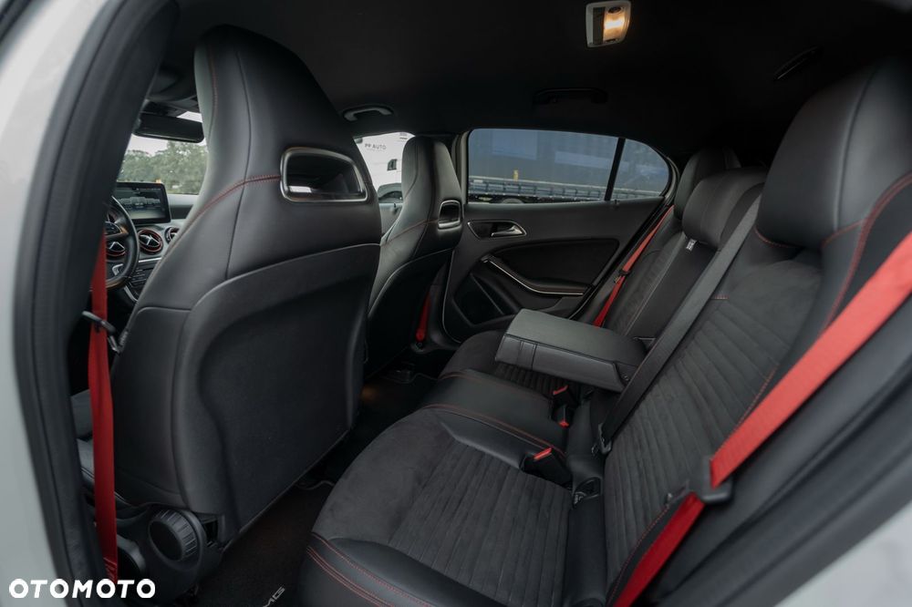 Mercedes-Benz GLA - 23