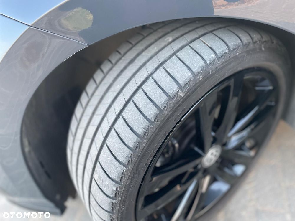 Volkswagen Golf 2.0 TSI OPF DSG R-Line - 19