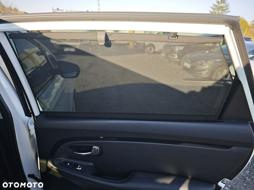 Kia Carens 1.6 GDI XL 7os - 12