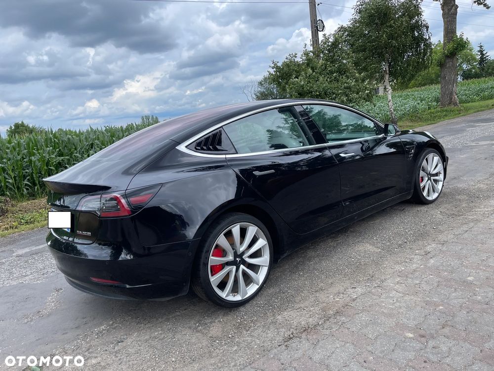 Tesla Model 3 Langstreckenbatterie Allradantrieb Dual Motor - 32