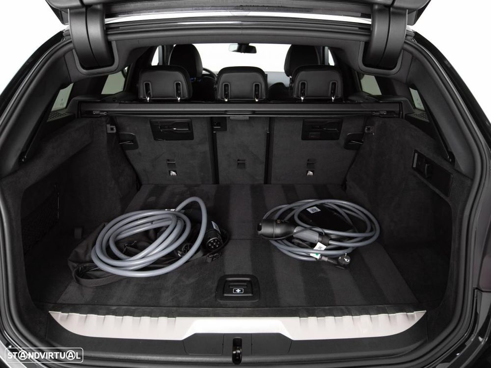 BMW 330 e Pack Desportivo M Auto - 13
