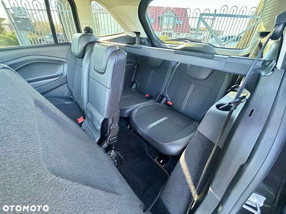 Ford Grand C-MAX - 32