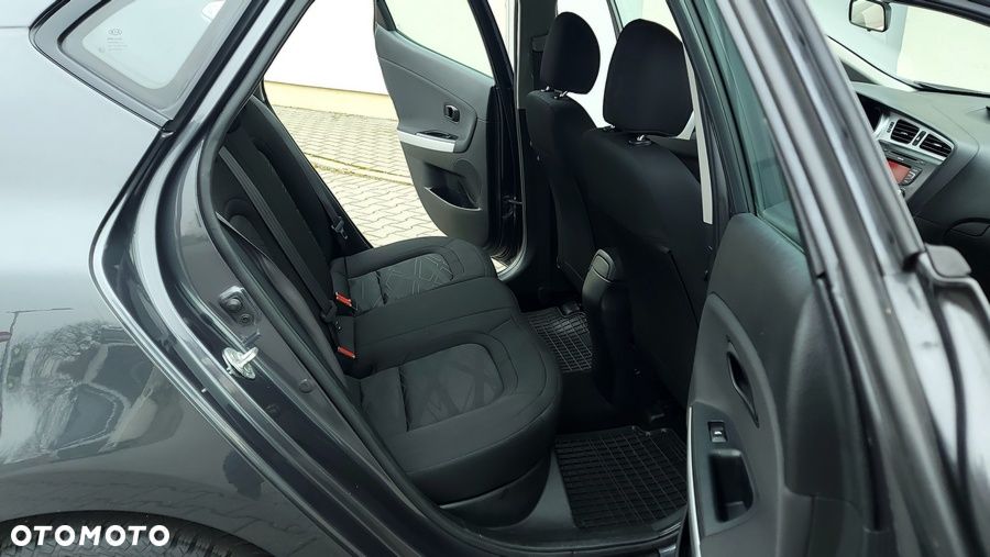Kia Ceed - 16