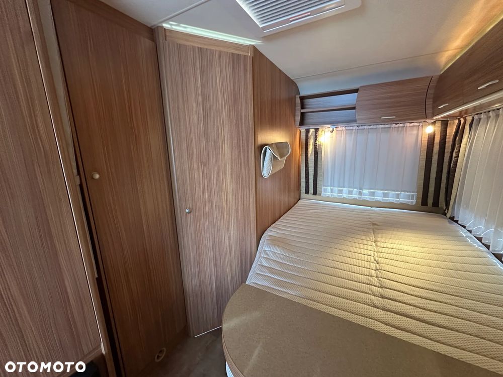 Burstner AVERSO 465 TS FIFTY z napędem i markizą pompowaną. - 35