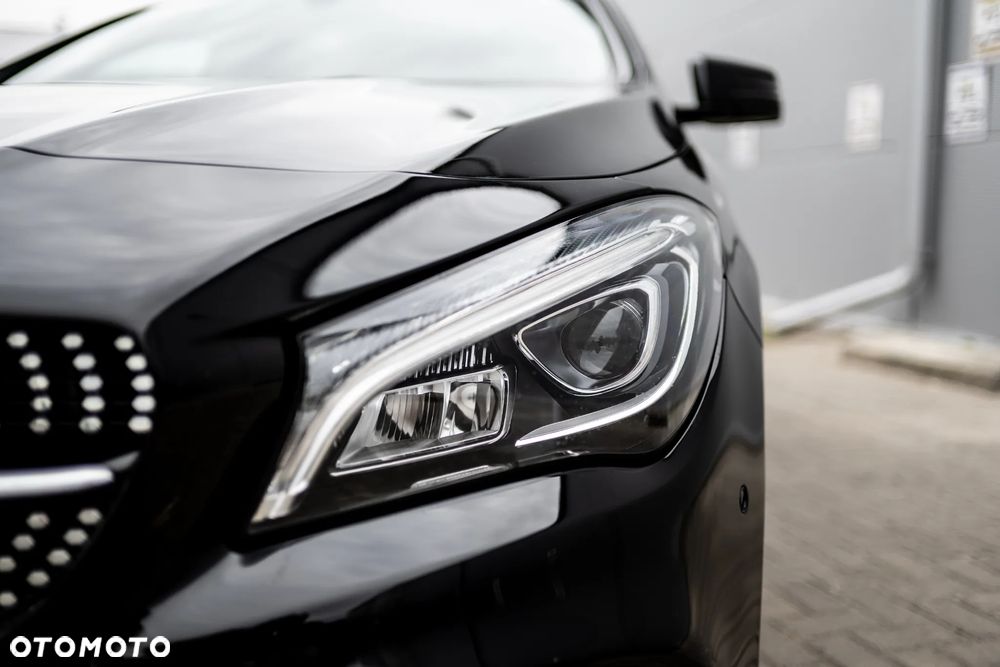Mercedes-Benz CLA 220 4-Matic AMG Line - 13