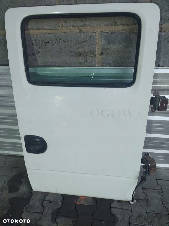 Drzwi prawe dubel kabina Maxity Cabstar - 1