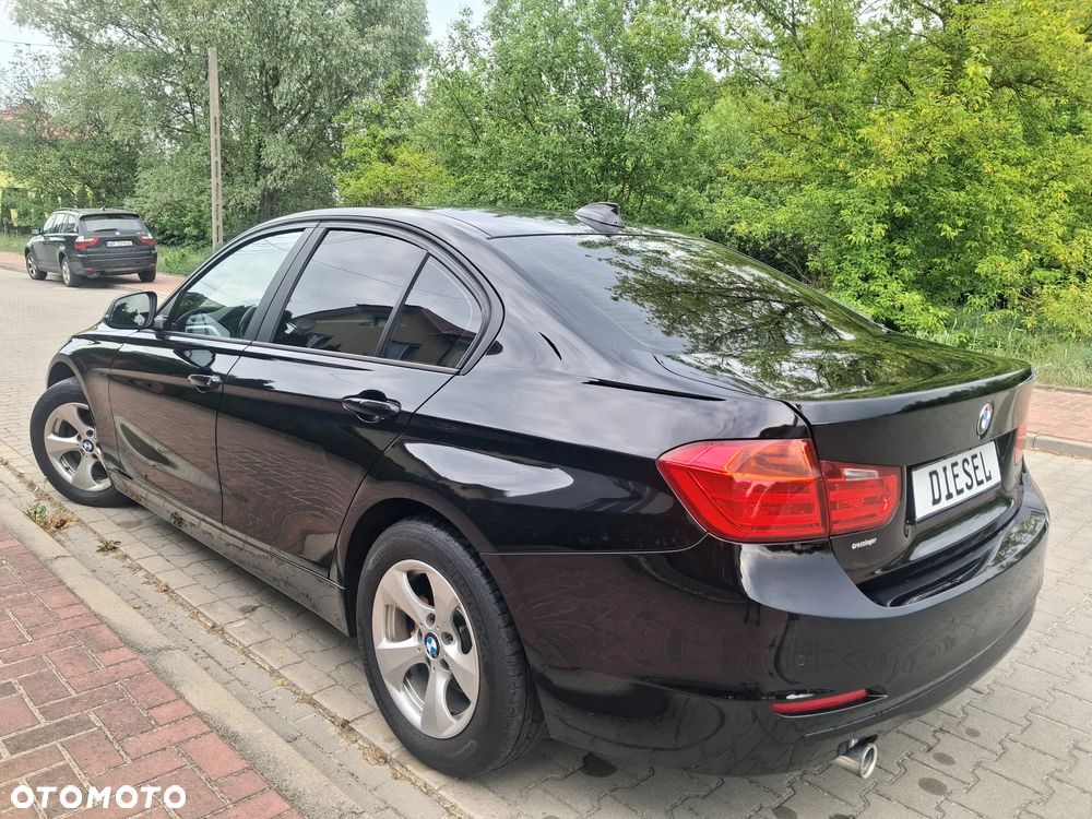 BMW Seria 3 318d Sport Line - 36