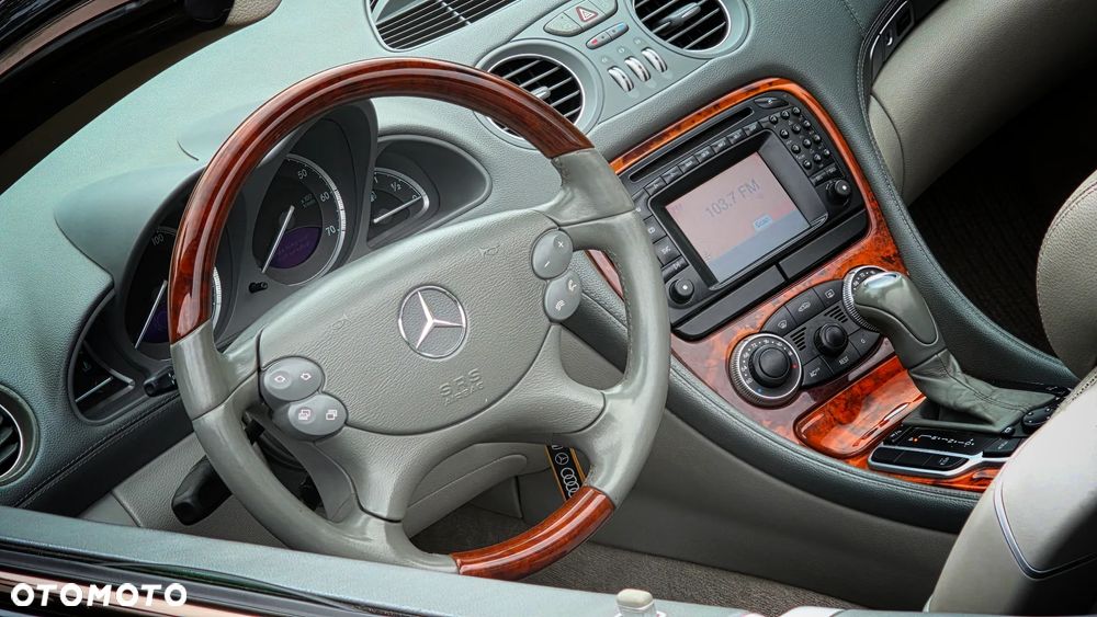 Mercedes-Benz SL - 25