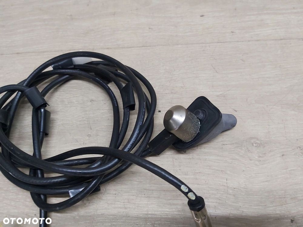 Avensis Verso 01-06r mocowanie anteny dachowej podstawa - 3