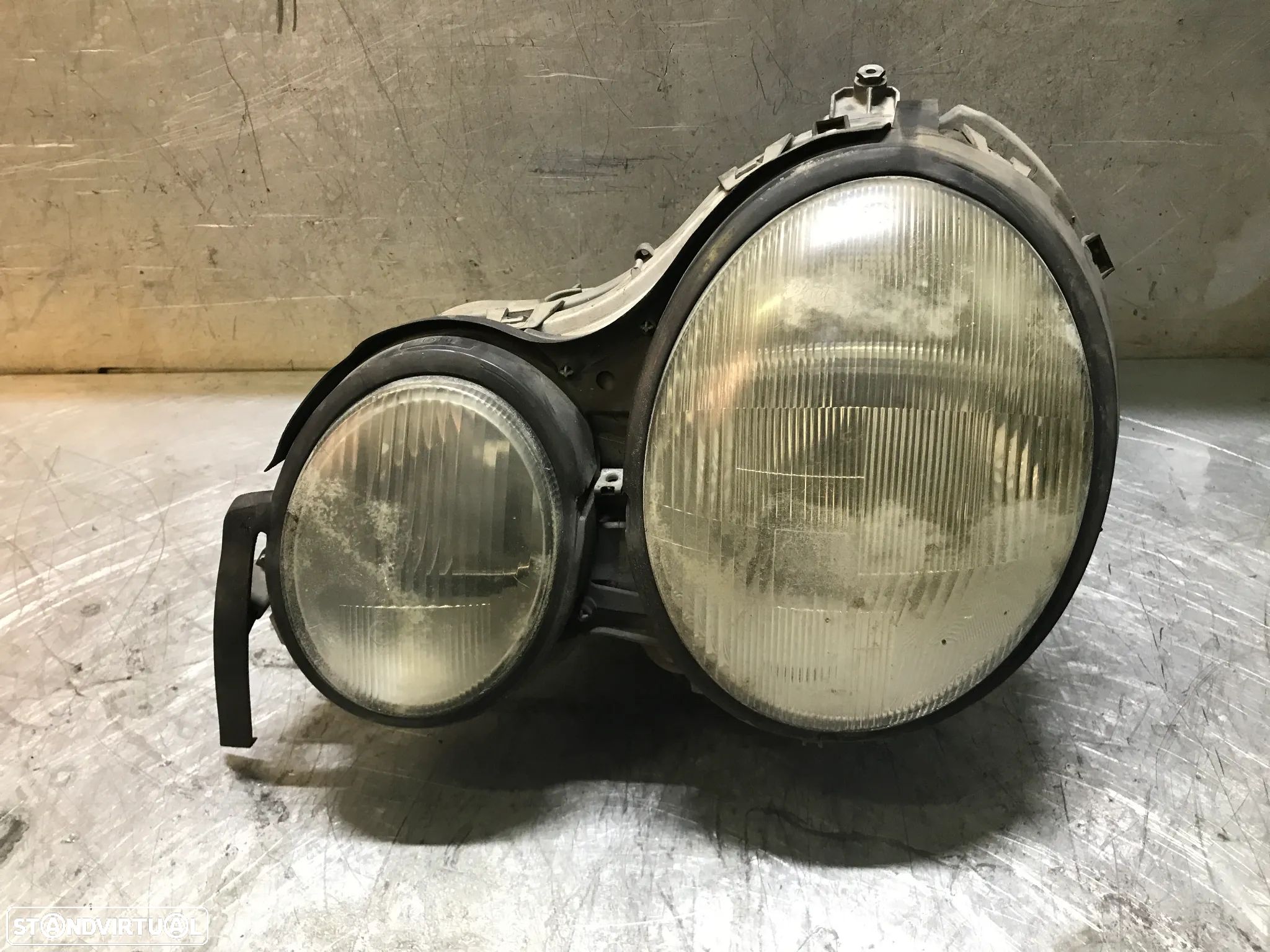 OTICA / FAROL XENON C/ BALASTRO MERCEDES W210 SERIE E E220 - ESQUERDO - 1