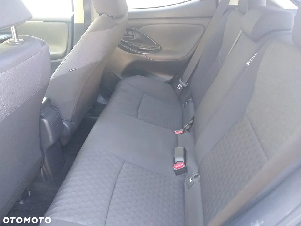 Toyota Yaris - 18