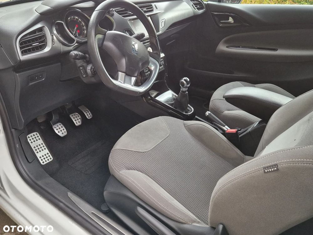 Citroën DS3 1.6 HDi 99g SoChic - 3