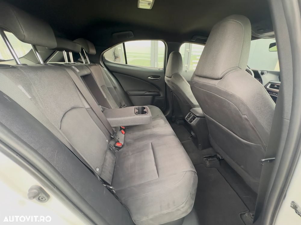 Lexus UX 250h Business Edition - 19