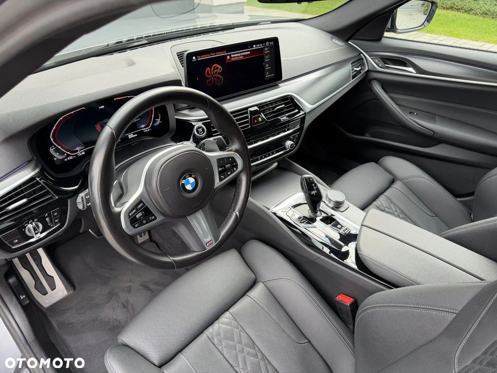 BMW Seria 5 540i xDrive mHEV M Sport sport - 9
