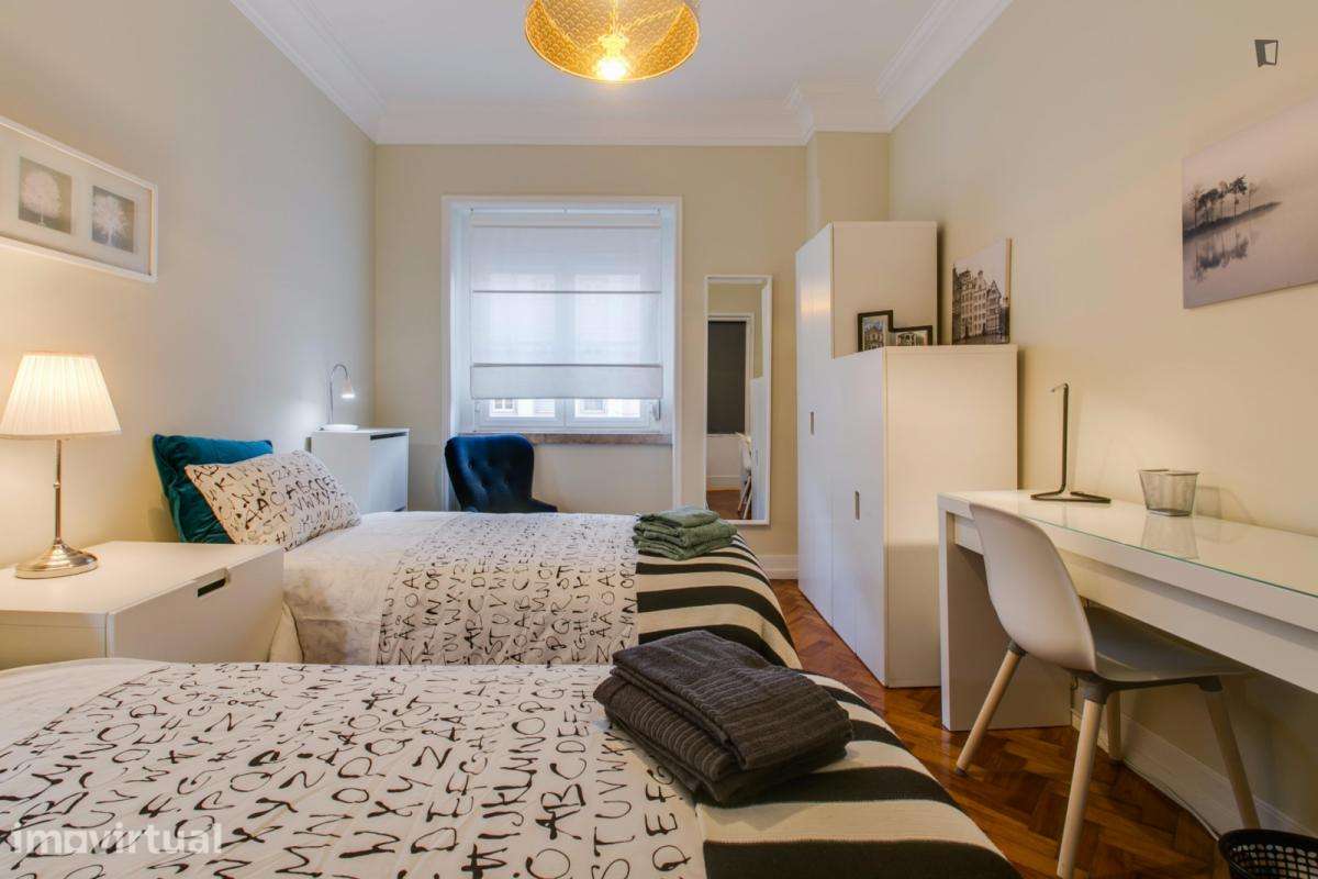 Quarto - localizado em Roma-Areeiro Lisbon - Grande imagem: 3/16