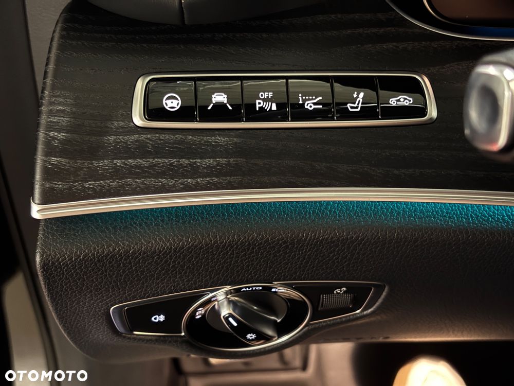 Mercedes-Benz Klasa E AMG 63 S 4Matic+ T AMG Speedshift MCT-9G - 31