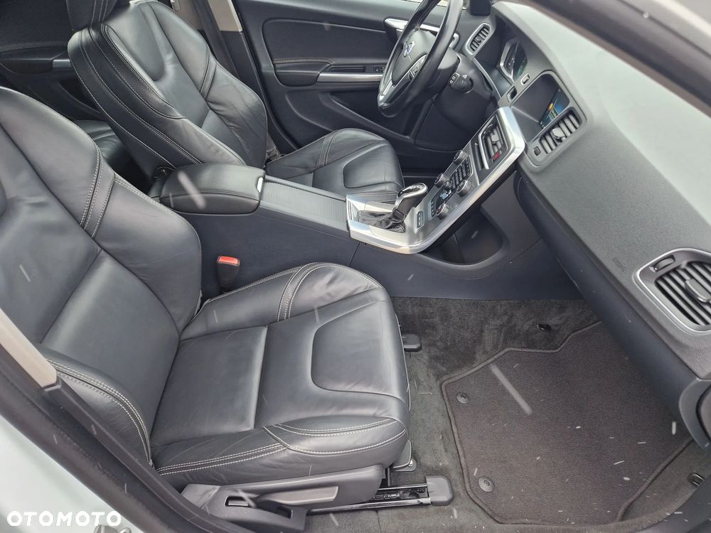 Volvo V60 D6 AWD Plug-in Hybrid Summum - 19