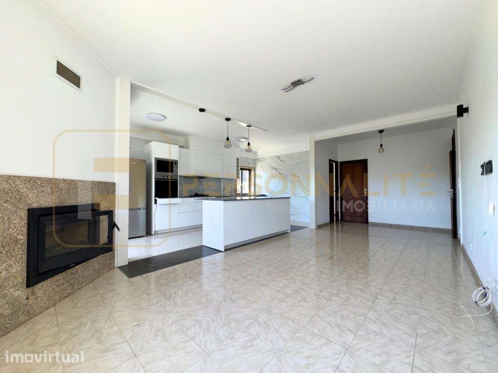 Apt. T2+1 Restaurado | Garagem p/ 2 carros | Varanda - Grande imagem: 2/14