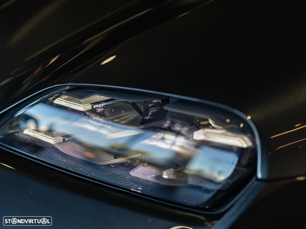 Porsche Taycan Cross Turismo 4 - 39