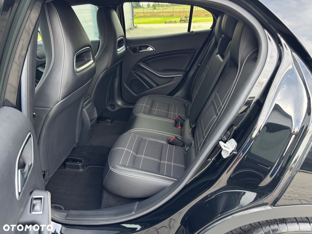 Mercedes-Benz GLA 200 Urban - 35