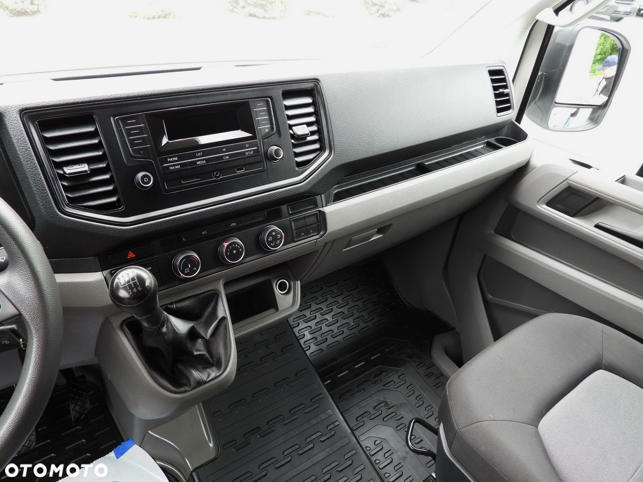 Volkswagen CRAFTER  PLANDEKA 8 PALET TEMPOMAT LEDY KLIMATYZACJA  180KM - 32