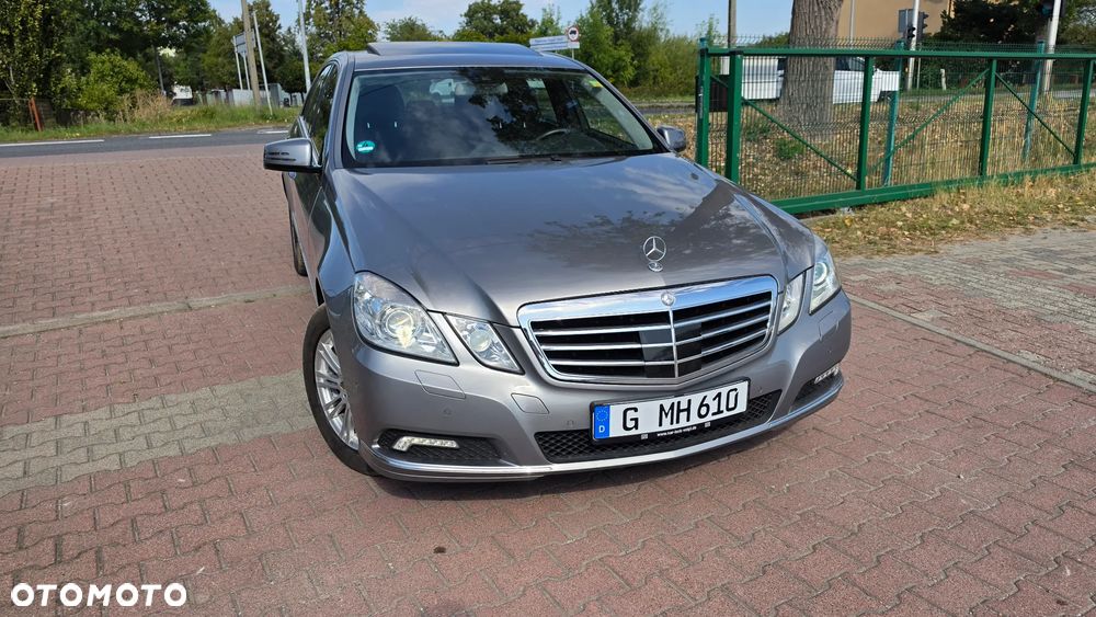 Mercedes-Benz Klasa E 250 CGI BlueEFFICIENCY 7G-TRONIC Elegance - 33