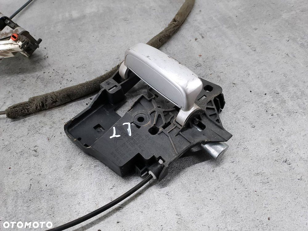 ZAMEK DRZWI PRZESUWNYCH LEWYCH CITROEN BERLINGO II 9632100677  PSA828421 - 2