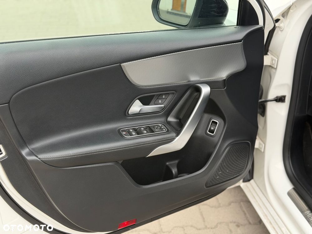 Mercedes-Benz Klasa A 180 d Edition 1 7G-DCT - 17