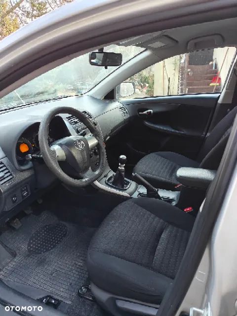 Toyota Corolla - 13